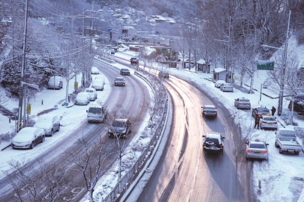 겨울철(1-2월) 눈이 내린 뒤 도로 상황사진제공=도로교통공단